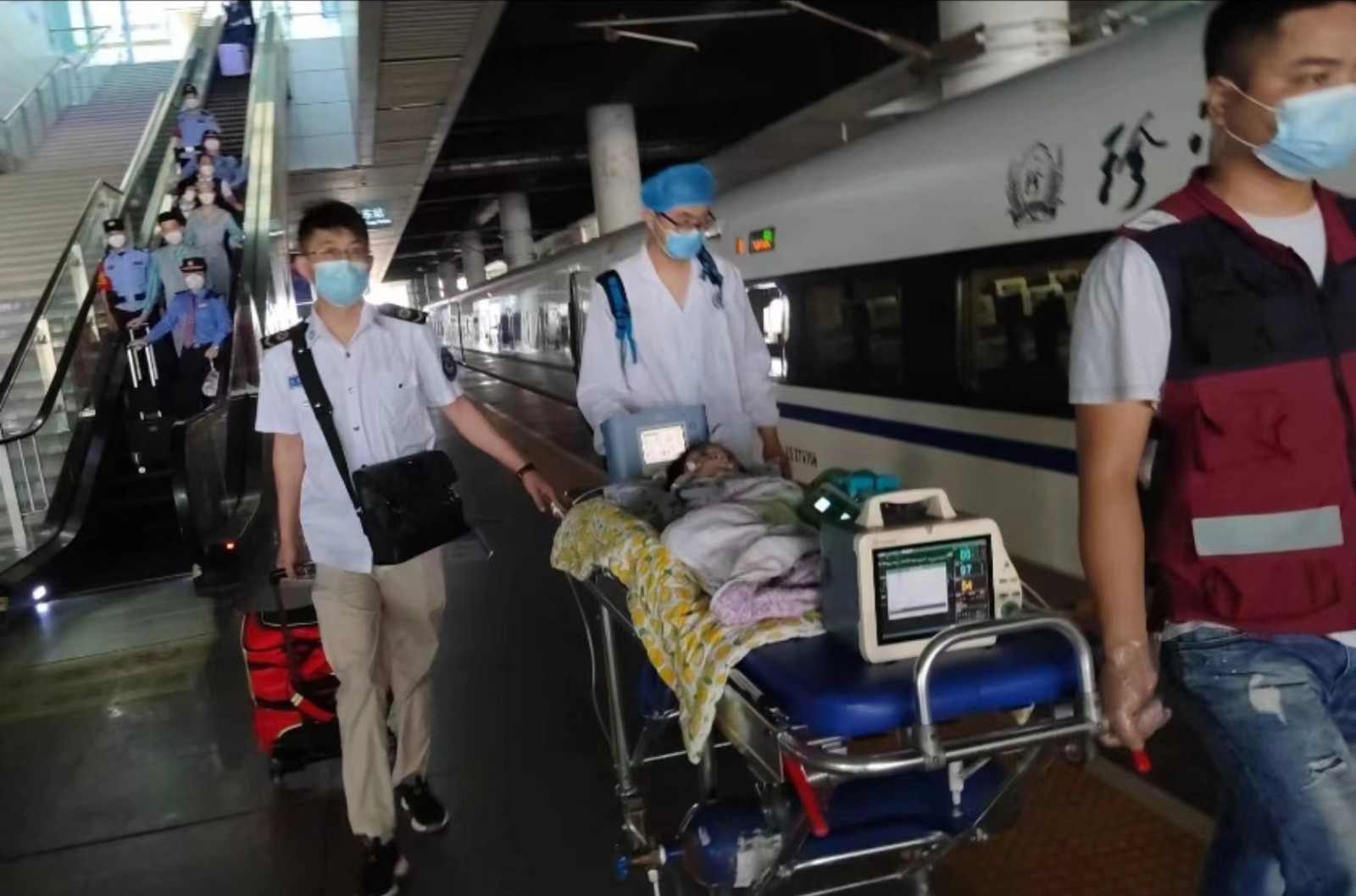 通城县高铁转运公司