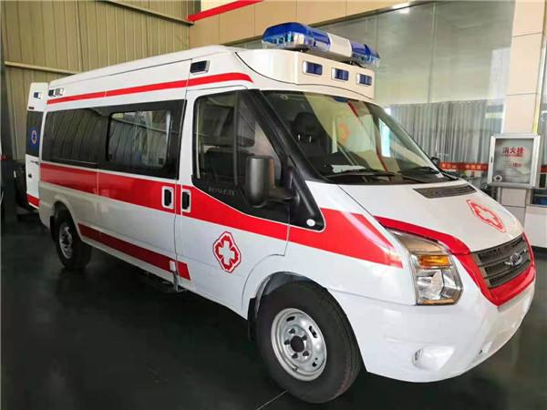 通城县福特V362救护车